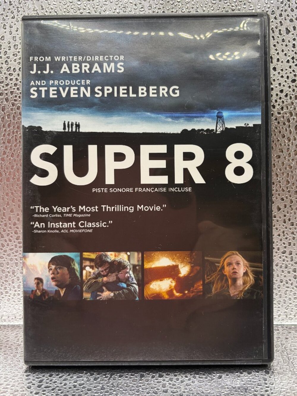 Super 8 (Bilingual Sci-Fi Thriller DVD Release)